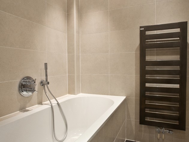 Carreler une salle de bain avec baignoire – salle de bains ...