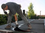 Construction d&#39;une terrasse en bois sur gazon