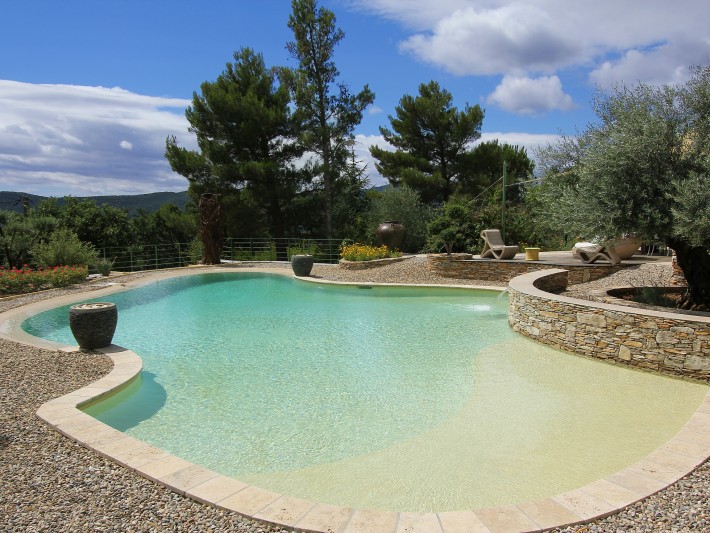 Aménagement piscine terrasse en graviers