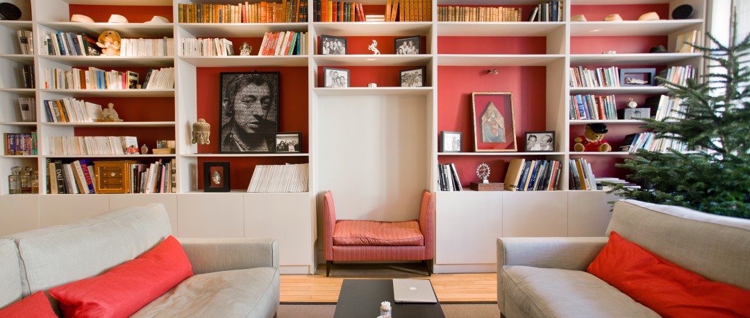 Bibliothèque sur mesure et éclairage encastré