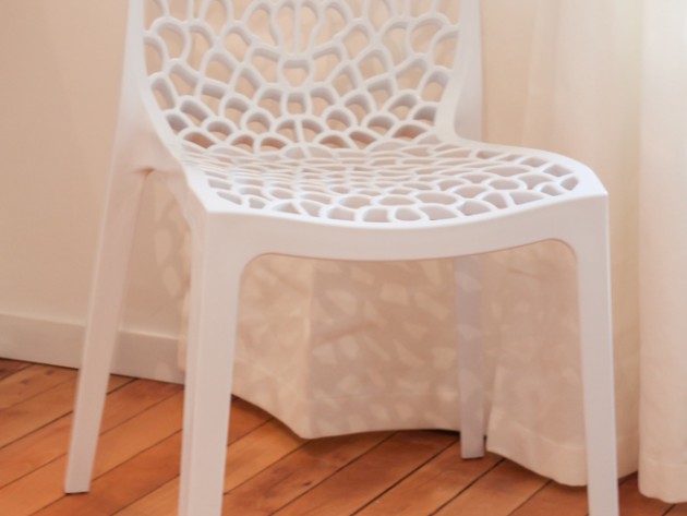Chaise design blanche