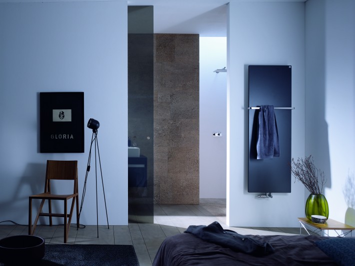 Chambre avec sèche-serviette design