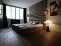 Chambre classique avec tete de lit en bois