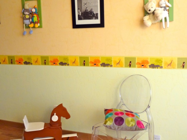 Chambre d'enfant avec chaise édition Philippe Starck