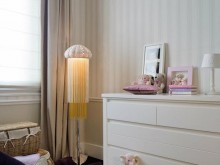 Chambre d'enfant classique et lumineuse