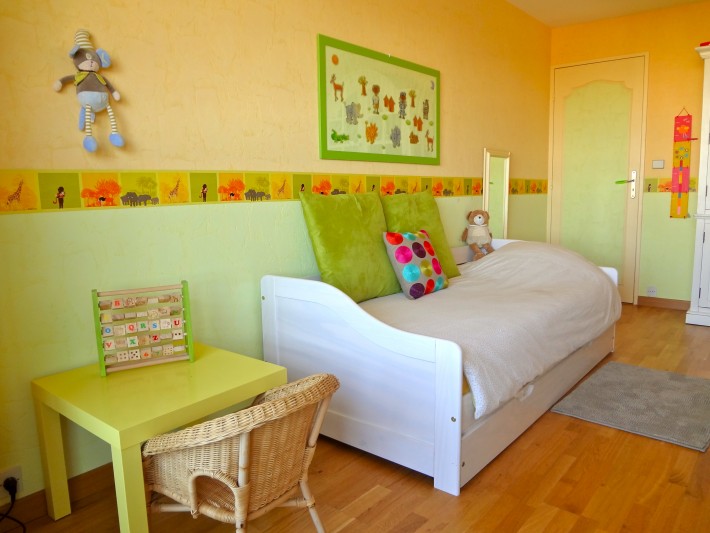 Chambre d'enfant dans les tons verts