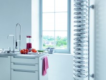 Cuisine blanche avec radiateur spiral design