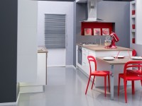 Cuisine moderne avec touches de rouge vif