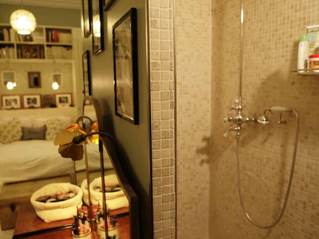 Douche de chambre avec carrelage mosaïque