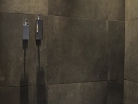 Douche italienne avec carreaux de carrelage gris anthracite