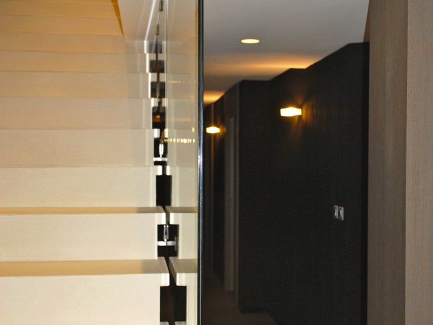 Escalier en marbre et rampe en verre