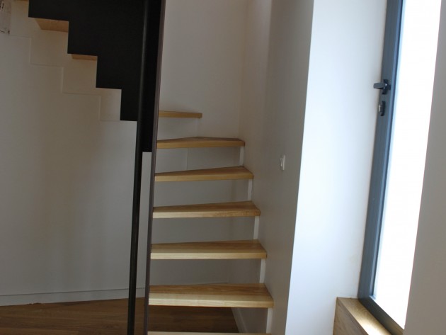Escalier marches suspendues en bois