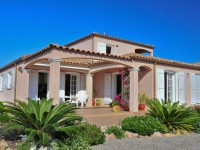 Jardin aménagé d'une maison traditionnelle