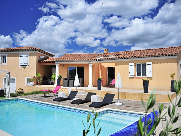 Maison individuelle avec solarium et piscine