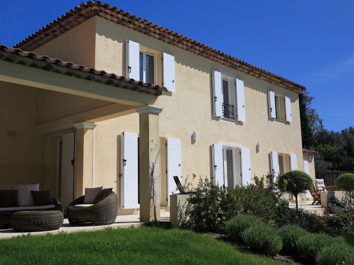 Maison individuelle avec terrasse design