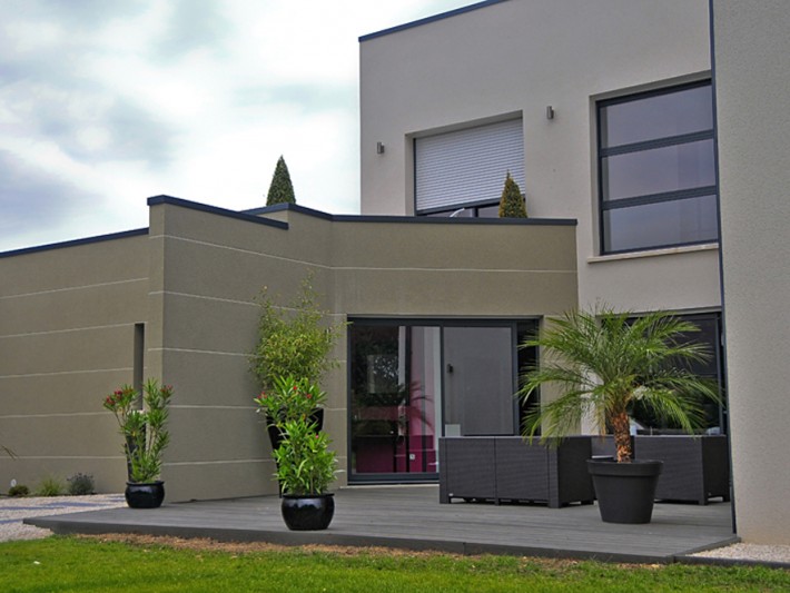 Maison individuelle d'architecture contemporaine, vue sur terrasse