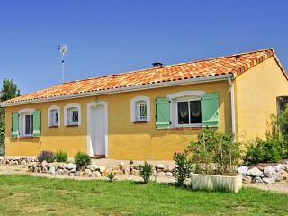 Maison traditionnelle de plain-pied aux couleurs du sud