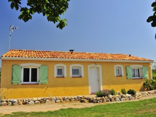 Maison traditionnelle de plain-pied aux couleurs du sud