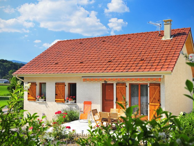 Maison traditionnelle et sa terrasse ensoleillé