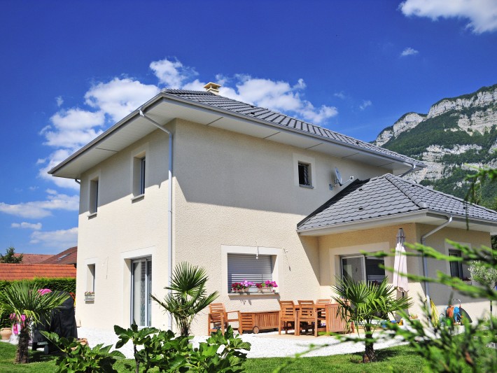 Maison traditionnelle et sa terrasse