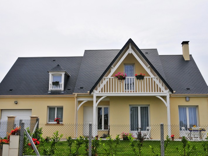 Maison traditionnelle, vue du jardin sur façade