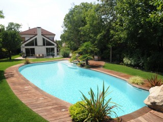 Margelle en bois pour piscine