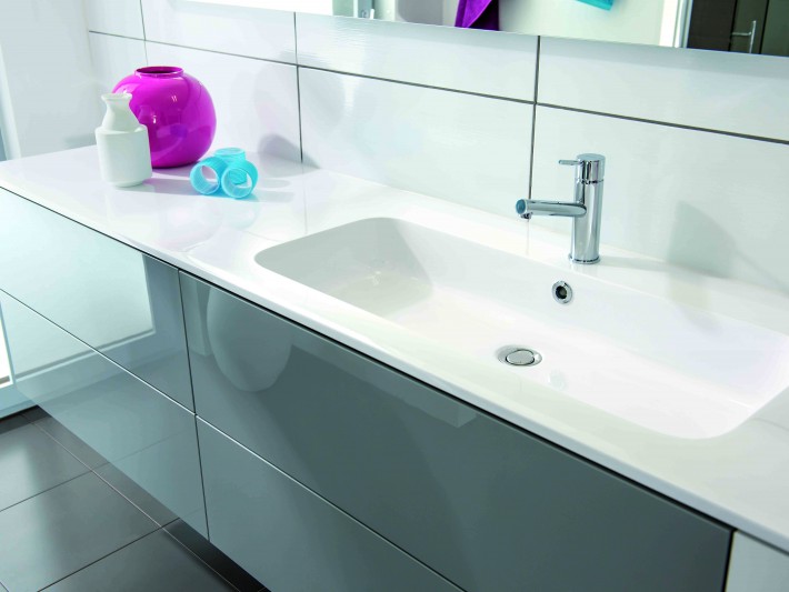 Meuble de salle de bain avec lavabo encastré