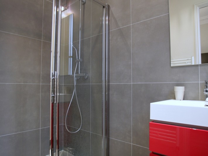 Meuble de salle de bain rouge