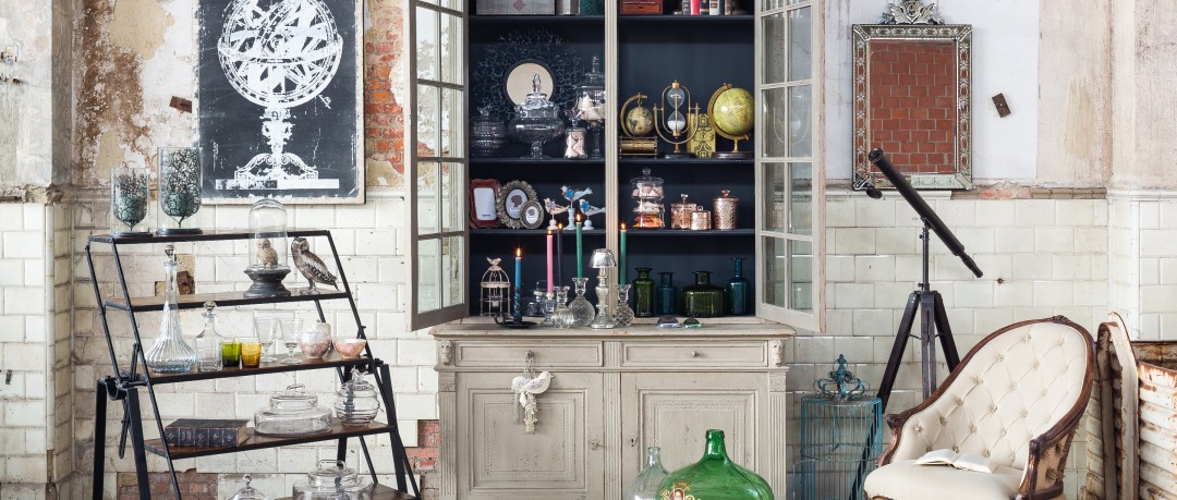 Meubles de rangements : vaisselier et étagère