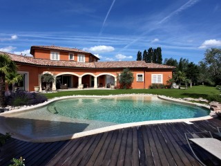 Piscine avec plage immergée