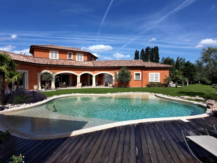 Piscine avec plage immergée