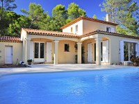 Piscine d'une maison traditionnelle et d'architecture provençale