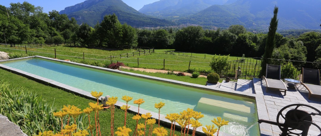 Piscine extérieure couloir de nage