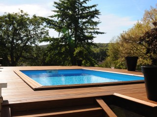 Piscinelle BO : Piscine carrée avec escalier et terrasse en bois