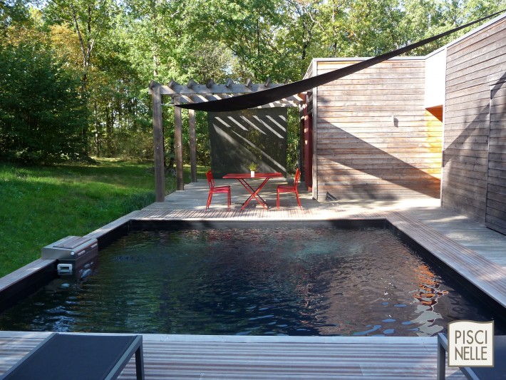 Piscinelle BO : Piscine carrée avec table à manger