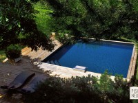 Piscinelle BO : Piscine carrée avec terrasse et transats