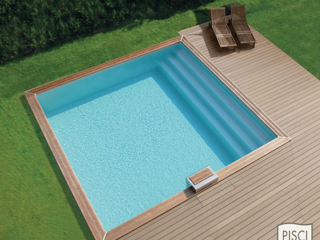 Piscinelle BO : Piscine carrée avec transats extérieurs en bois