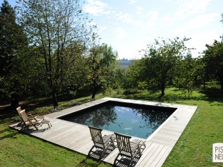 Piscinelle BO : Piscine carrée entourée de lame de bois