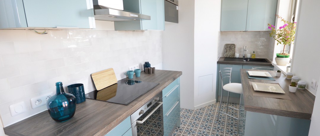 Rénovation cuisine bleu polaire