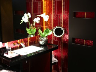 Salle de bain avec décoration asiatique