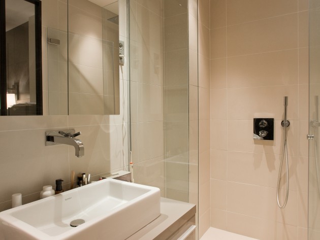 Salle de bain blanche et design