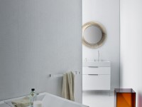 Salle de bain classique avec le miroir Kartell couleur ivoire