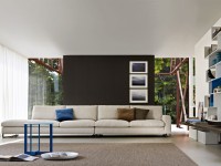 Salon contemporain avec canapé en tissu blanc