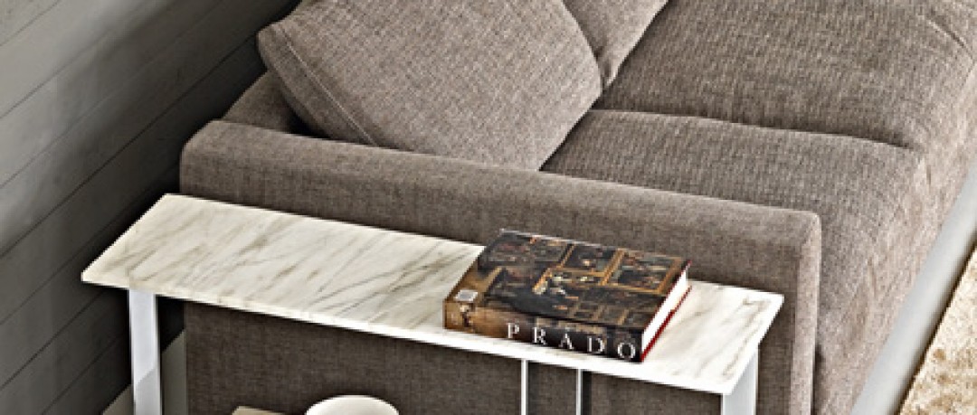 Table basse en marbre avec canapé en tissu