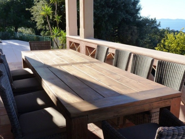 Table en bois de jardin