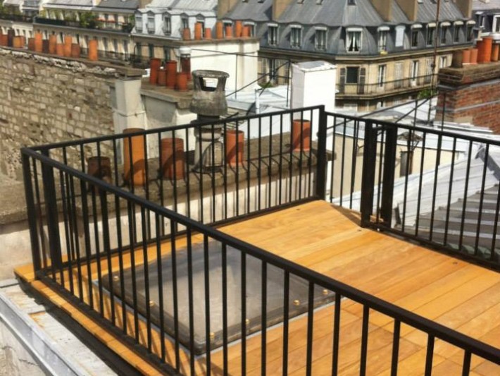 Terrasse avec plancher en bois