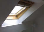 Pièce mansardée : comment bien choisir son store de velux ?