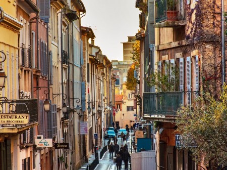 Marché de l'immobilier à Aix-en-Provence: pourquoi passer par un chasseur d'appartement ?