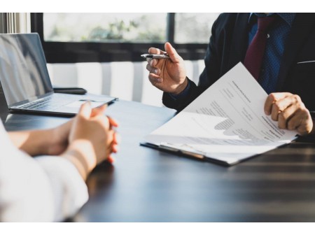 Locataire propriétaire étudiant l'assurance habitation qui vous ressemble