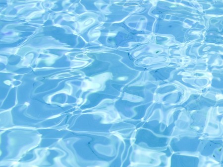 Piscine coque quel modele choisir selon votre terrain et votre budget
